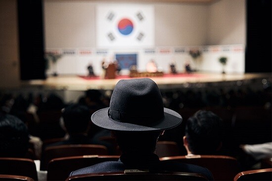 영화 '암살자(들)'의 역사 왜곡 논란과 관련해 한국영화제작가협회는 공식 입장을 내고 "관객의 자유로운 평가와 비판이 보장되는 동시에 창작자들 역시 과도한 외부 압력에 대한 우려 없이 창작에 임할 수 있어야 한다"고 밝혔다. 사진=영화 '암살자(들)' 스틸컷