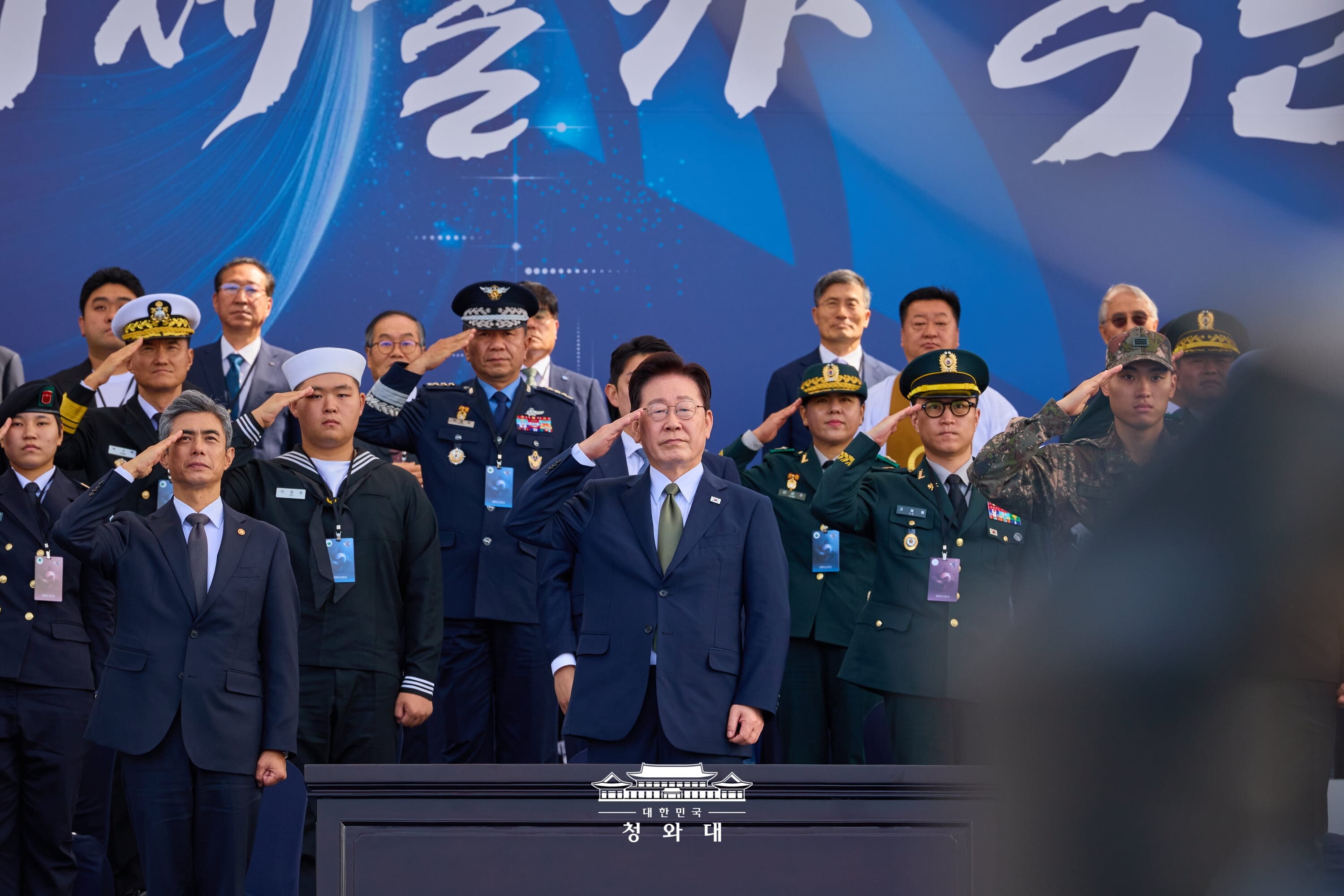 2026년 10월 1일 제78주년 국군의 날 기념식에 참석해 거수경례하고 있는 이재명 대통령. 사진=청와대 제공