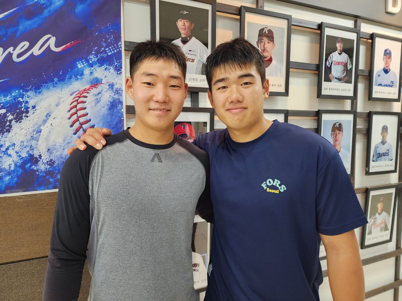 이홍석(왼쪽)은 애리조나 다이아몬드벡스와 계약을 맺은 엄준상(오른쪽)과 함께 훈련을 하고 있었다. 사진=이영미 기자