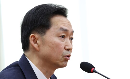 김지용 중대범죄수사청장 후보자가 10월 14일 국회 행정안전위원회에서 열린 인사청문회에서 의원 질의에 답변하고 있다. 사진=박은숙 기자
