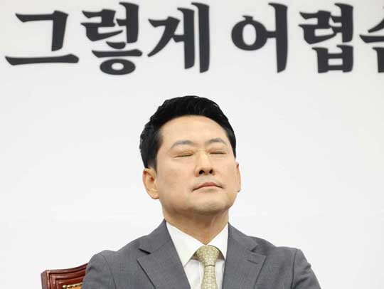 국민의힘 장동혁 대표가 지난 8월 24일 국회에서 열린 최고위원회의에 참석해 생각에 잠겨 있다. 사진=박은숙 기자