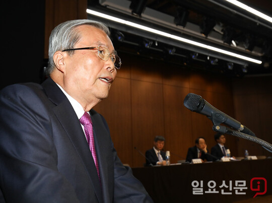 미래통합당 비대위원장직을 수락한 김종인, 토론회 참석