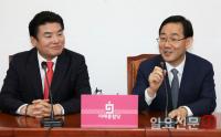 합당 선언하는 ‘통합당 - 한국당’