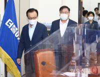 민주당 최고위 참석하는 이해찬, 김태년