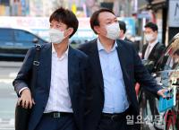 건대거리 걷는 이준석과 윤석열
