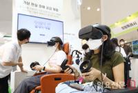 내나라 여행박람회 ‘VR 체험 하는 시민’