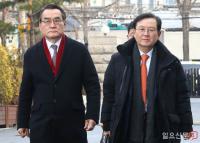 헌재로 향하는 윤 대통령 측 법률대리인