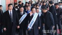 설 귀성 인사하는 더불어민주당 이재명 대표와 지도부