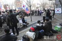 서강대 후문에서 열린 윤석열 탄핵 반대 집회
