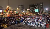 경복궁 앞에 모인 수많은 시민들