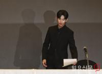 기자회견을 연 배우 김수현