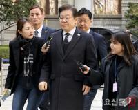 재판에 출석하는 이재명 대표