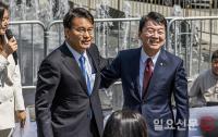 윤상현 의원과 인사하는 안철수