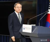 입장하는 고기동 행안부장관 직무대행
