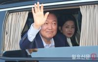 관저 떠나는 윤석열 전 대통령 내외