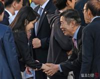 인사 나누는 김건희 여사