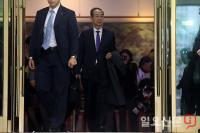 정부청사 나서는 한덕수
