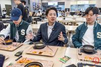 학생들과 대화하는 개혁신당 이준석 대선후보