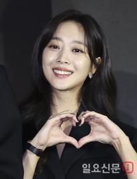 '탄금' 조보아, 사랑스런 하트