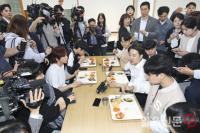 '학식먹자 이준석' 서울교대 방문한 이준석 후보