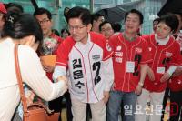 경기 판교역 출근길 인사하는 김문수 대선후보