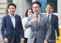 출근하는 김민석 후보자