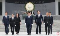 국립서울현충원 참배 한 김민석 신임 국무총리
