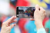 휴대폰에 담는 경복궁 수문장 교대식 