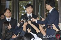 입장을 밝히는 SK 최태원 측 변호인