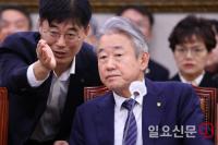 국감 준비하는 강호동 농협중앙회장