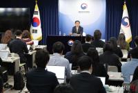 기자간담회 하는 이억원 금융위원회 위원장