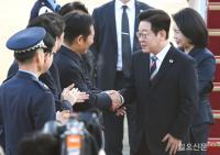 정청래 대표와 악수하는 이재명 대통령